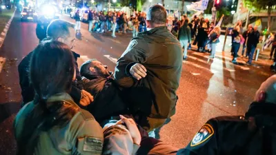 israel  police arrest 16 protestors calling for netanyahu s resignation  hostage release