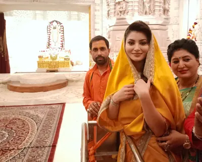 urvashi rautela seeks blessings at ram mandir in ayodhya ahead of her film release