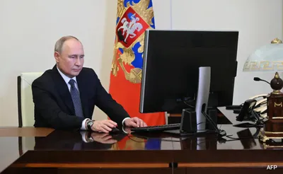 vladimir putin casts his vote online on day 1 of russia s presidential polls