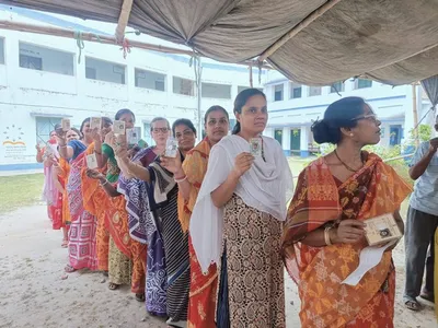 lok sabha polls  bengal leads turnout at 14 6 pc till 9 am  maharashtra logs lowest at 6 64 pc