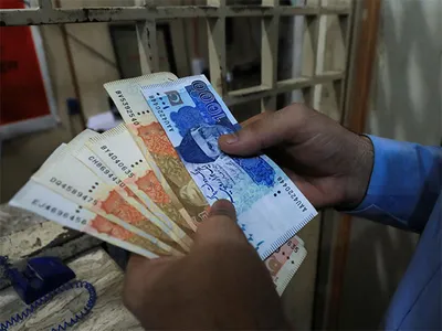 pakistan rupee again loses value against us dollar  closes at 278 40 pkr