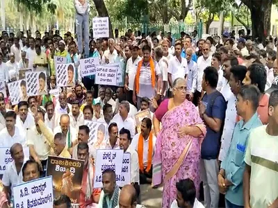 obscene video case  jds workers hold protest against dk shivakumar  bjp s lr shivarame gowda in mandya  bengaluru