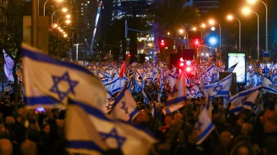 tens of thousands of israelis rally against judicial reform plan