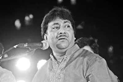 people pay last respects to music maestro ustad rashid khan 