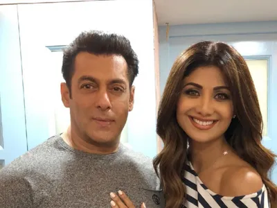 shilpa shetty  her mom pay visit to salman khan after firing incident