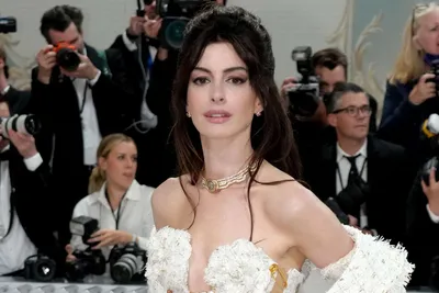 anne hathaway recalls being  a chronically stressed young woman 