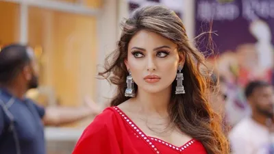  india will win the trophy   urvashi rautela hopeful about india s victory against australia in world cup final 2023