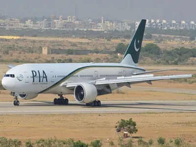 government to sell pakistan international airlines majority shares