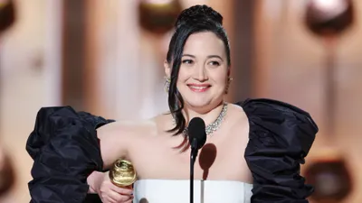 golden globes 2024  lily gladstone wins best female actor for  killers of the flower moon 