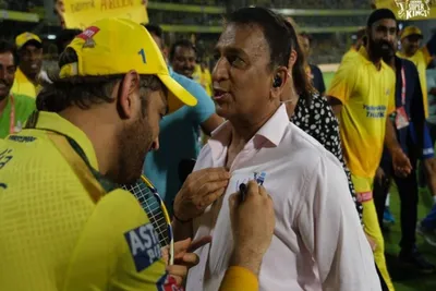ms dhoni signs sunil gavaskar s shirt post ipl match against kkr