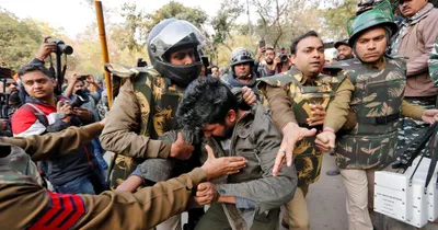 delhi  scuffle breaks out between jamia students  police register case for  rioting 