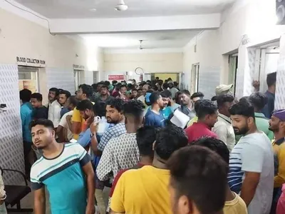 odisha train accident  people queue up to donate blood for injured in balasore
