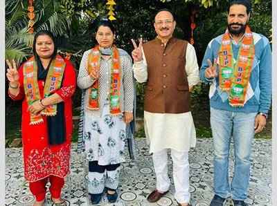three aap chandigarh councillors join bjp in delhi