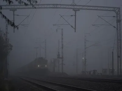 19 delhi bound trains delayed  flights disrupted as fog reduces visibility