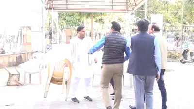 madhya pradesh  digvijaya singh  kamalnath supporters clash with each other at party office  video goes viral