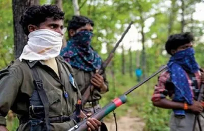 chhattisgarh  naxals fire at security personnel in near banda polling station