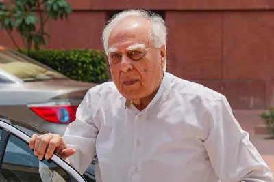  sit should be constituted to probe the matter   kapil sibal on electoral bonds