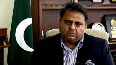 imran khan s aide fawad chaudhry resigns from pti