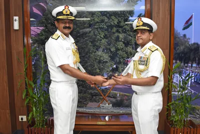 vice admiral v srinivas takes over as flag officer commanding in chief  southern naval command