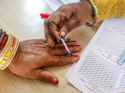 lok sabha polls  west bengal sees 15 09 per cent voter turnout  madhya pradesh 15 per cent till 9 am