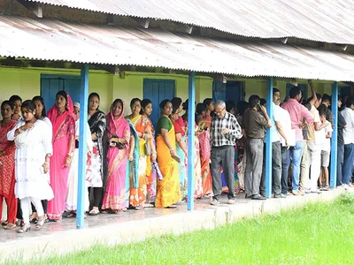 lok sabha polls phase 1  west uttar pradesh records 60 25 pc voter turnout
