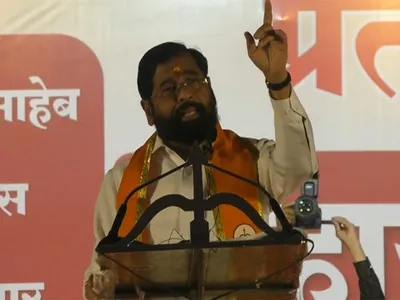  he can t digest a common labourer becoming cm   maharashtra cm eknath shinde hits out at uddhav thackeray on  neech  remark