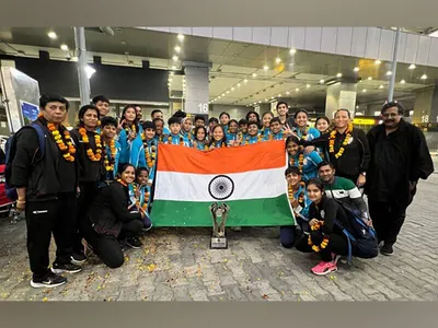 indian women s u19 football team receives warm welcome in delhi following saff championship win