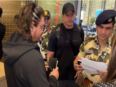 shah rukh khan patiently waits for security check at mumbai airport  video goes viral