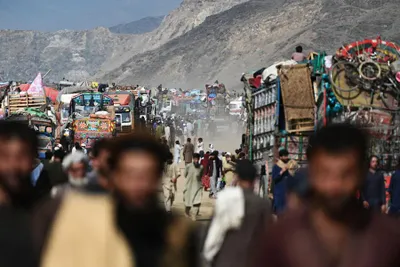 pakistan deports over 800 afghan refugees  report