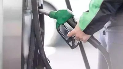 pakistan s caretaker government hikes petrol price by pkr 13 55 per litre