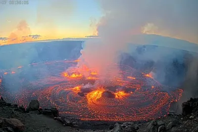 us officials raise alert level for hawaii s erupting kilauea volcano
