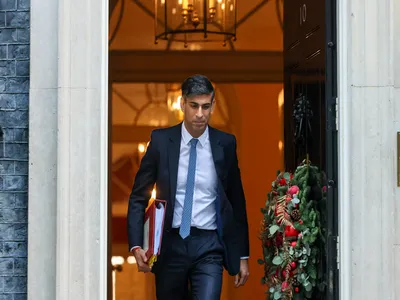 uk passes rishi sunak s ambitious rwanda migrant bill after facing two years of challenges
