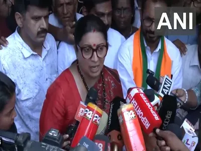 smriti irani campaigns in wayanad  alleges rahul taking support from pfi s political leadership