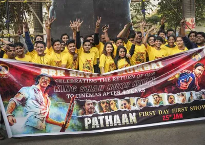 it s breathless    critics rave about  pathaan 