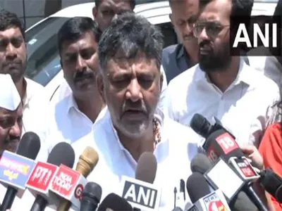  they are targeting opposition     dk shivakumar after income tax issues notice to congress