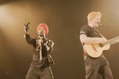 ed sheeran shares stage with diljit dosanjh at mumbai concert  fans go into meltdown