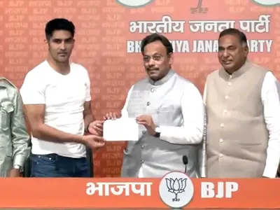 boxer and cong leader vijender singh joins bjp ahead of ls elections