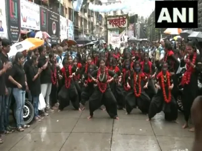 janmashtami  nirbhaya mahila govinda pathak group performs self defense dance