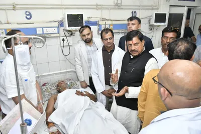 madhya pradesh  cm mohan yadav visits bsf jawans injured in datia accident
