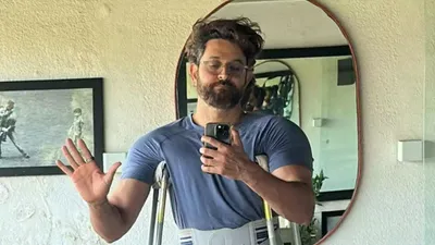hrithik roshan suffers muscle injury  shares picture with crutches