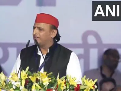 why be scared of aap leaders if you are going  400 paar    akhilesh takes dig at bjp over poll pitch at rally for kejriwal