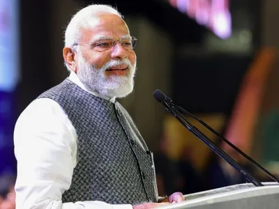 pm modi extends greetings to citizens on eve of holi