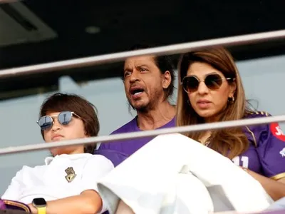 srk cheers for his team kkr with suhana  abram