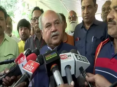 mp assembly polls  union minister and bjp candidate narendra singh tomar casts vote  says there is a bjp wave in state