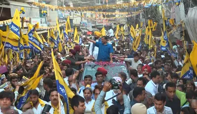 delhi cm kejriwal holds roadshow with punjab cm mann in mehrauli