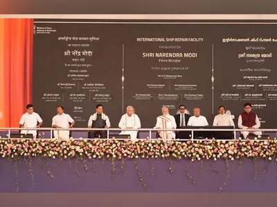pm dedicates to nation infrastructure projects worth more than rs  4 000 crores in kochi  kerala