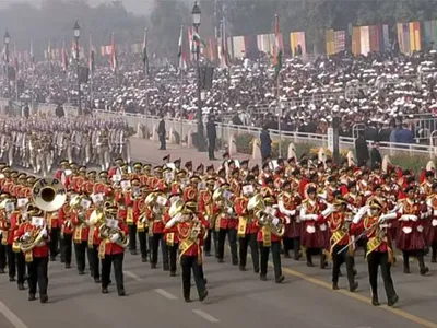 republic day  crpf women contingent and nand marches at kartaya path