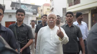 lok sabha polls  rss chief mohan bhagwat casts vote in nagpur