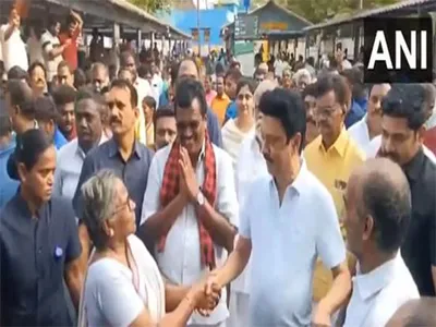 lok sabha polls  tamil nadu cm stalin campaigns at vegetable market in theni