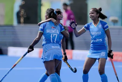 india women s hockey team storm into semi final 